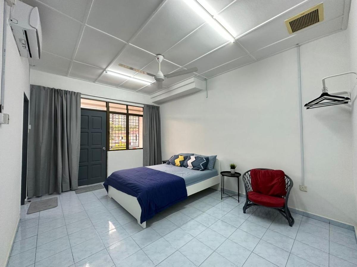 Permas Double Storey 8 Pax Wifi Netflix Johor Bahru