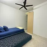 Permas Double Storey 8 Pax Wifi Netflix