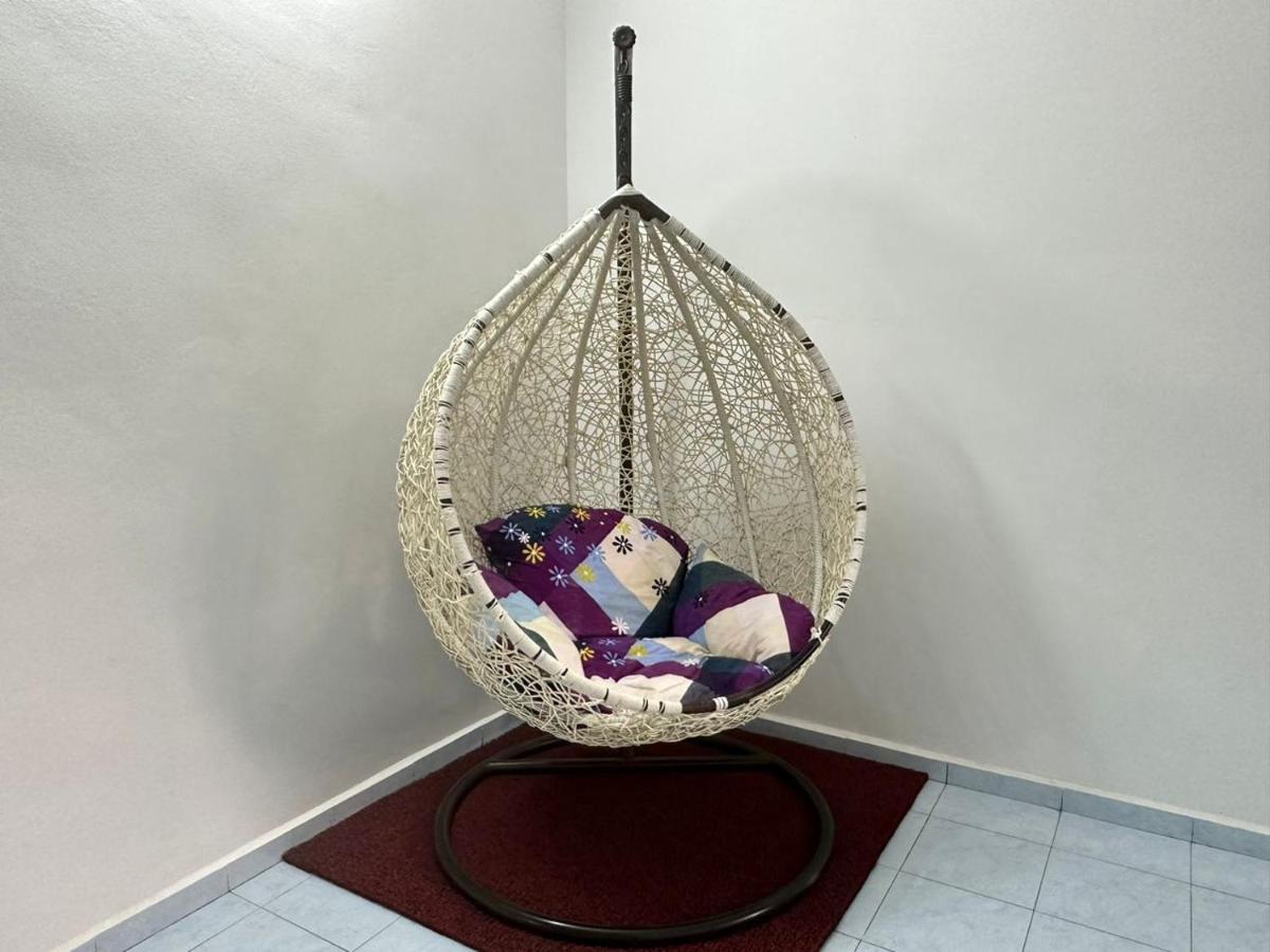 Rumah percutian Permas Double Storey 8 Pax Wifi Netflix Johor Bahru