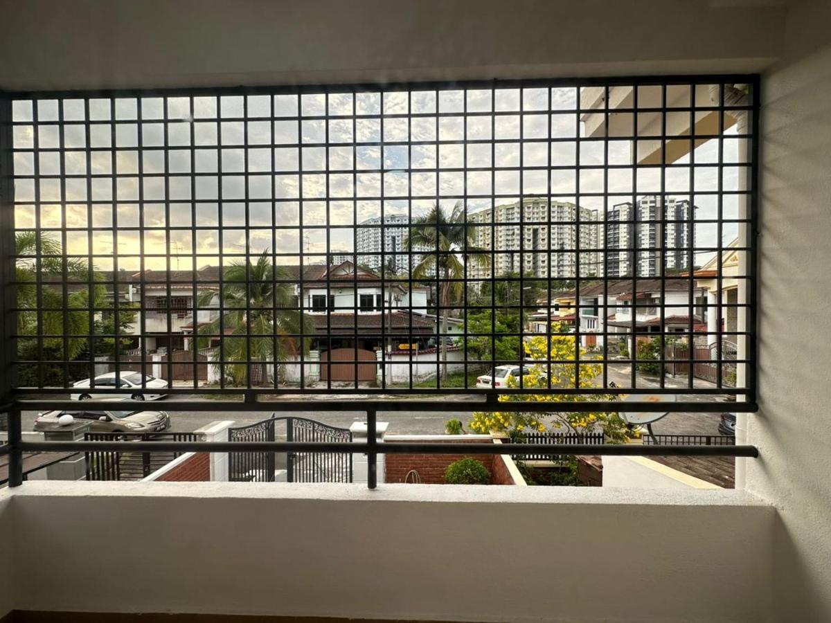 Rumah percutian Permas Double Storey 8 Pax Wifi Netflix *