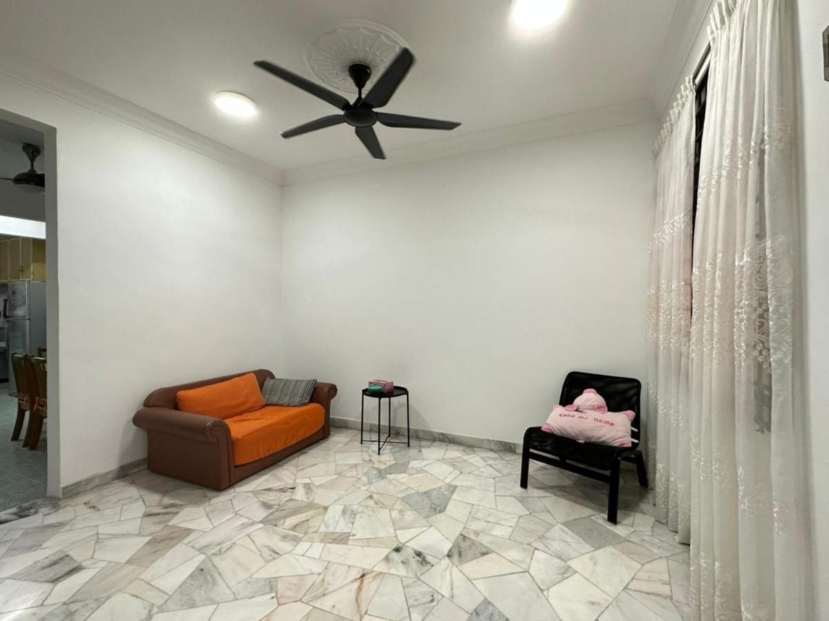 Permas Double Storey 8 Pax Wifi Netflix Johor Bahru